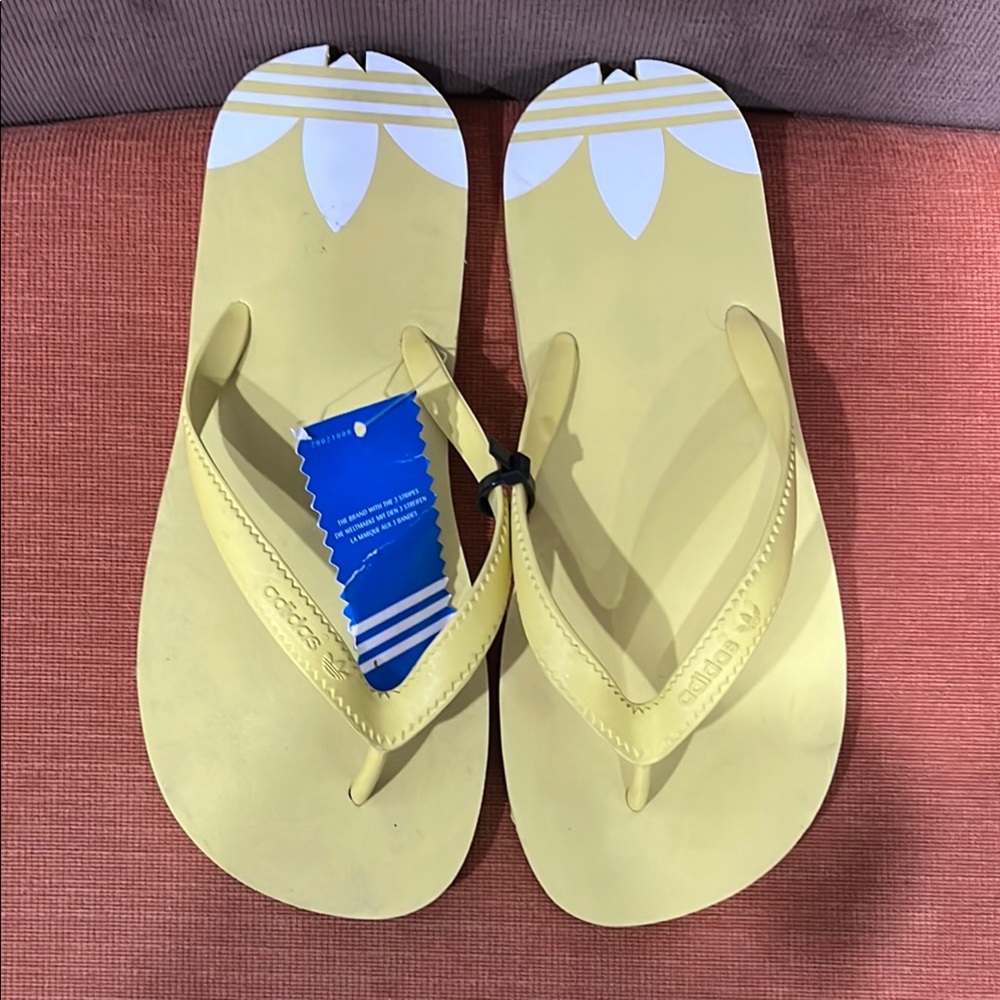 Adidas Unisex Flip Flops in Yellow size 6 US